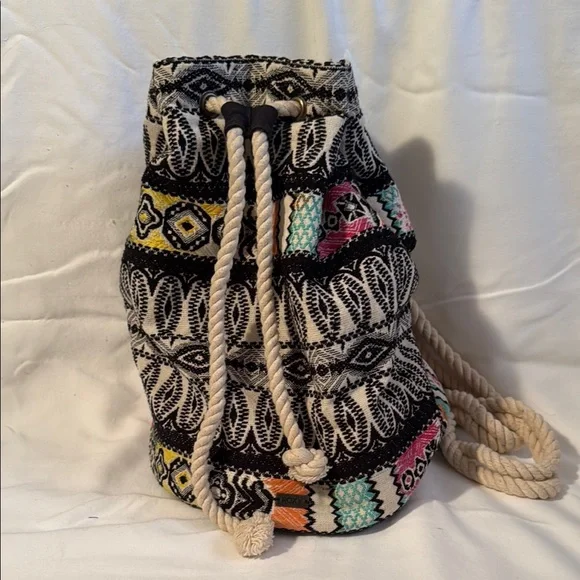 Patterned Drawstring Backpack - Picture 3 of 3